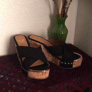 Wedge heel with gold detailing